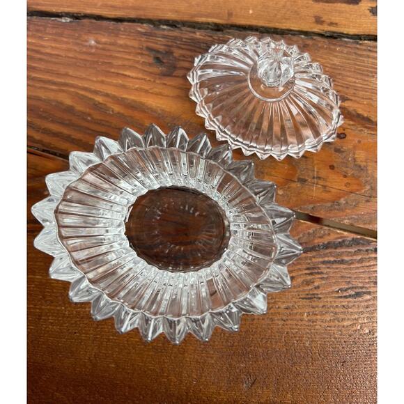 Vintage Ribbed Glass Dish with Lid Oval Trinket Box Coquette Bridal Vanity Dish - Picture 4 of 9